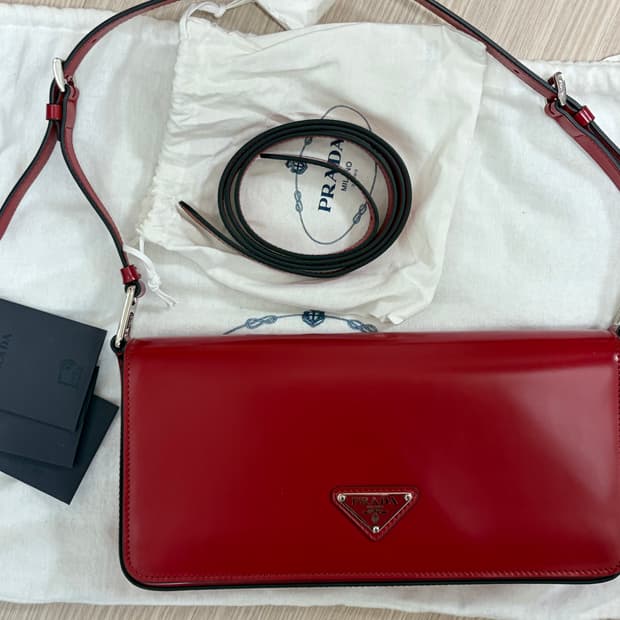 프라다 브러시드 팜므 플랩 숄더백 레드 1BD323 ZO6 F02SB