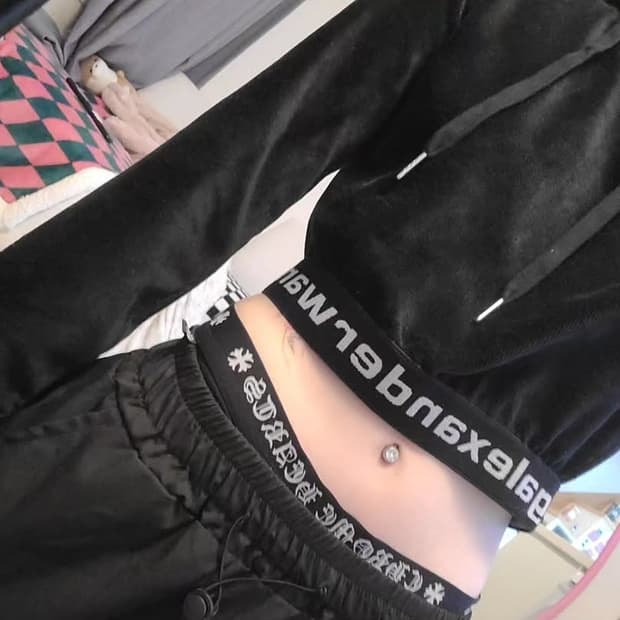 알렉산더왕 코듀로이 크롭 후드티 (착샷)