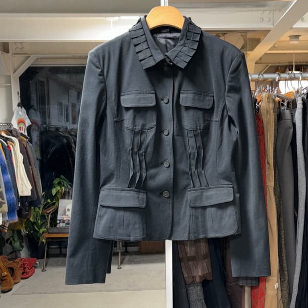 Intellection 게더 자켓