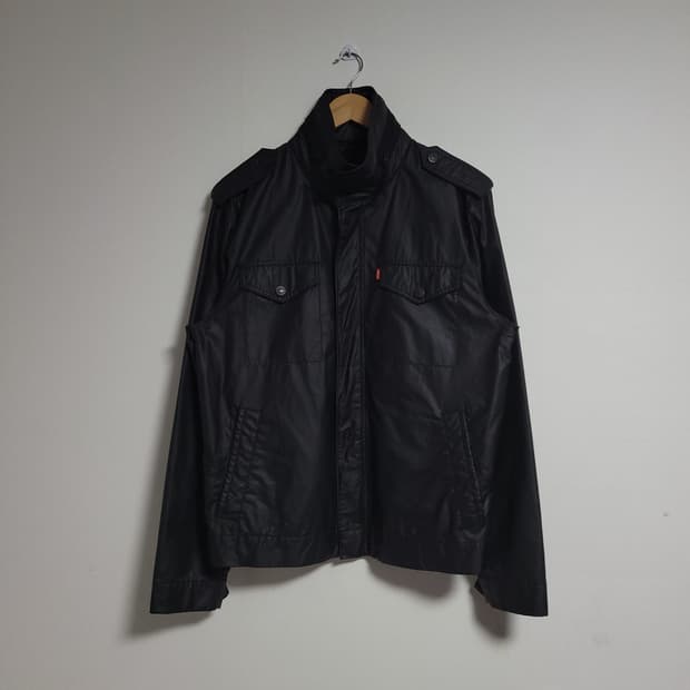 (M) LEVI'S 리바이스 블랙 넥버클 유광 밀리터리 자켓 점퍼