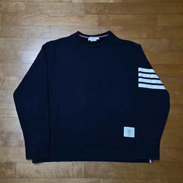 [7]톰브라운 사선완장 맨투맨 네이비