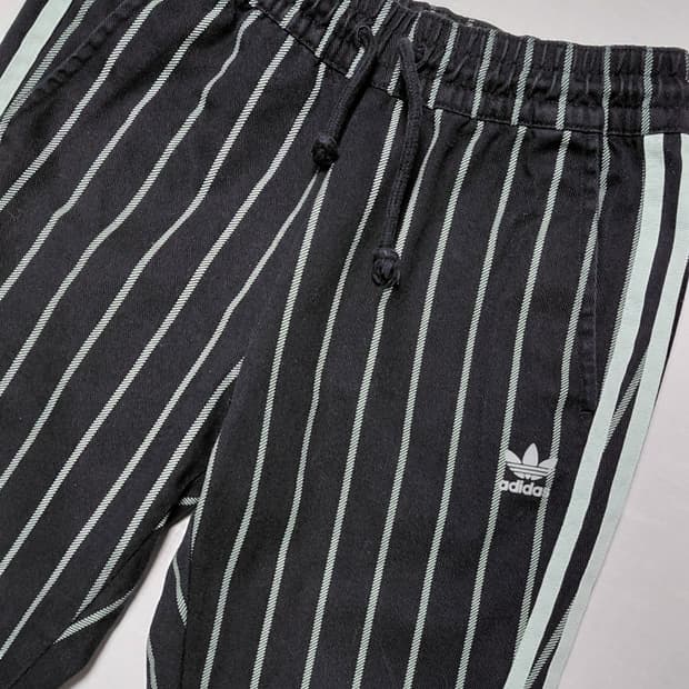 [정품] 아디다스 오리지널스 핀스트라이프 트랙 팬츠 (DU9886)