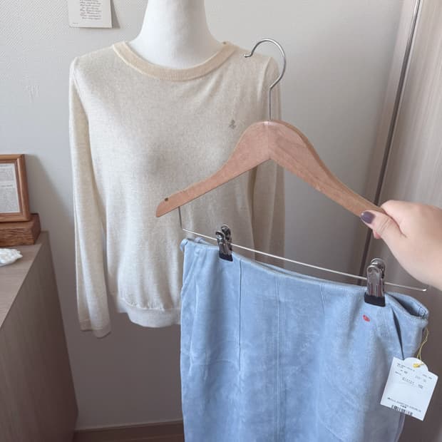 휴먼우먼 울 니트 + 블루 미디스커트