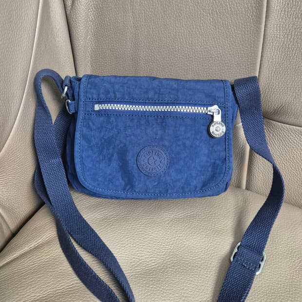 키플링 미르테 크로스백.