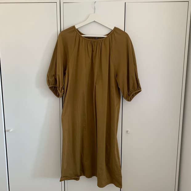 UNIQLO 샌드 퍼프 원피스