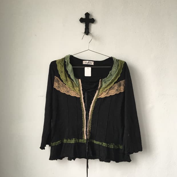 Lace trimming lace up point sleeve