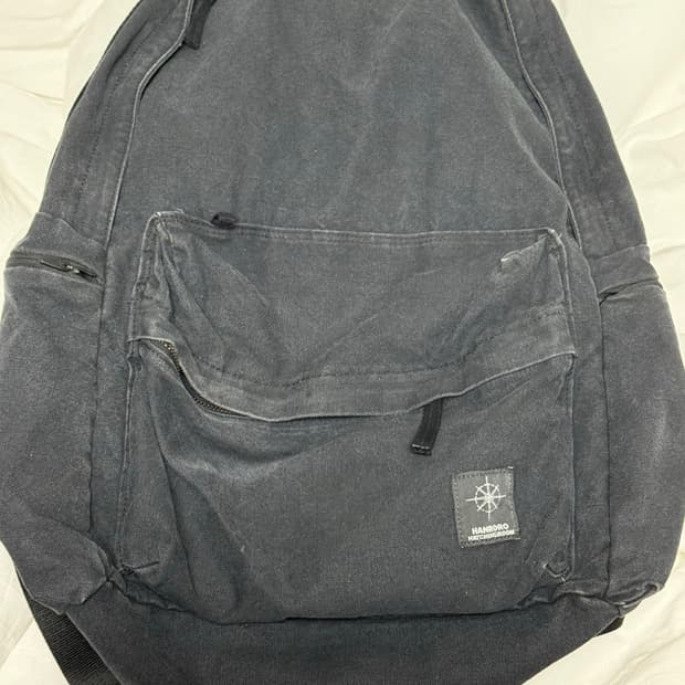 한로로 해칭룸 백팩