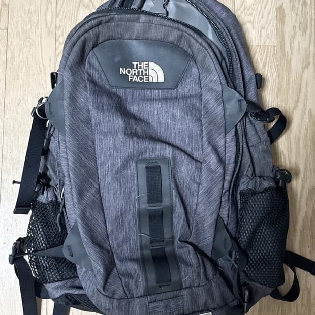 노스페이스 백팩 핫샷 그레이