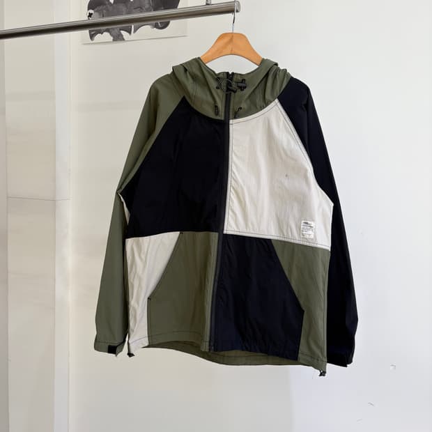 TONE ON TONE 바람막이