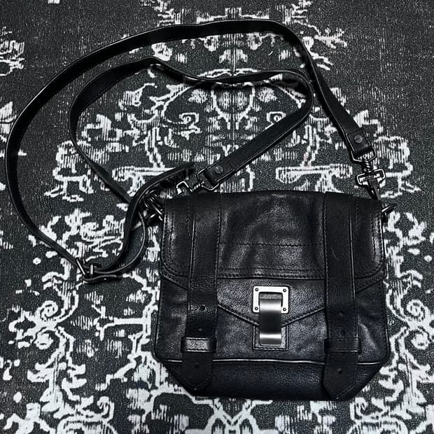 정품카드보유)Proenza Schouler PS1 Tiny 레더 크로스백