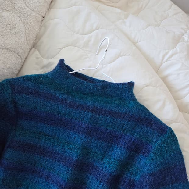 블루 그린 스트라이프 니트 스웨터