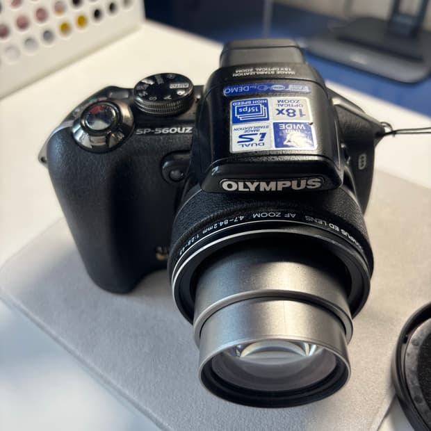 올림푸스 디지털카메라 (SP-560UZ)
