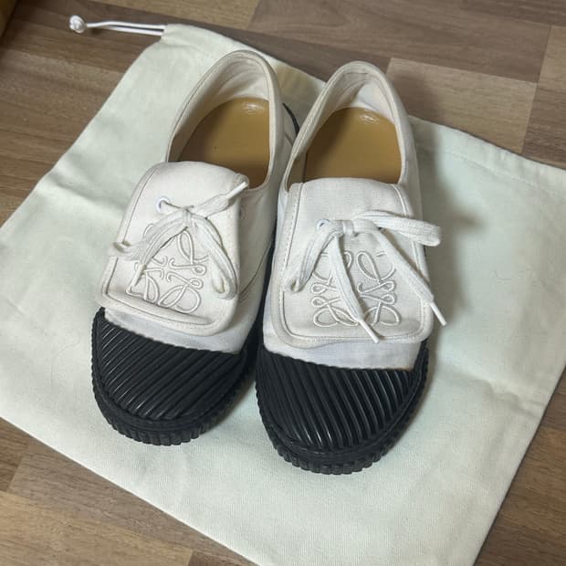 로에베 아나그램 스니커즈 화이트 37