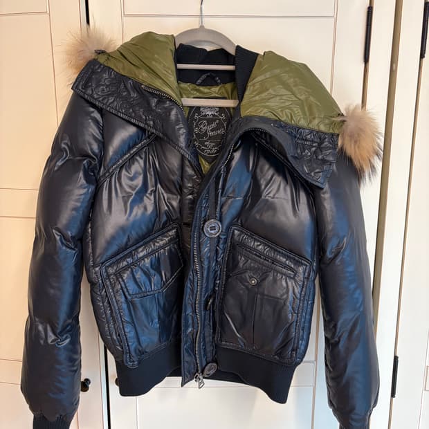 Guess 덕 다운 패딩 점퍼