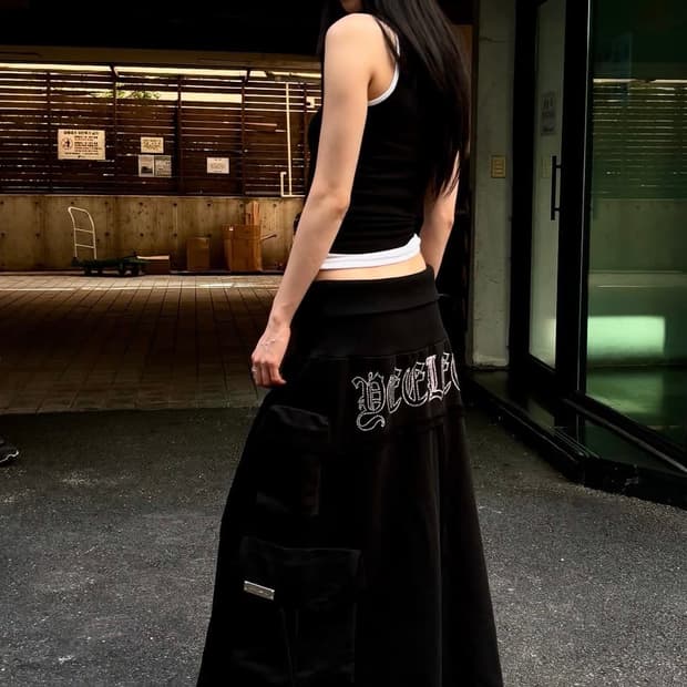 yeel 카고 큐빅 맥시 스커트 블랙 판매합니다