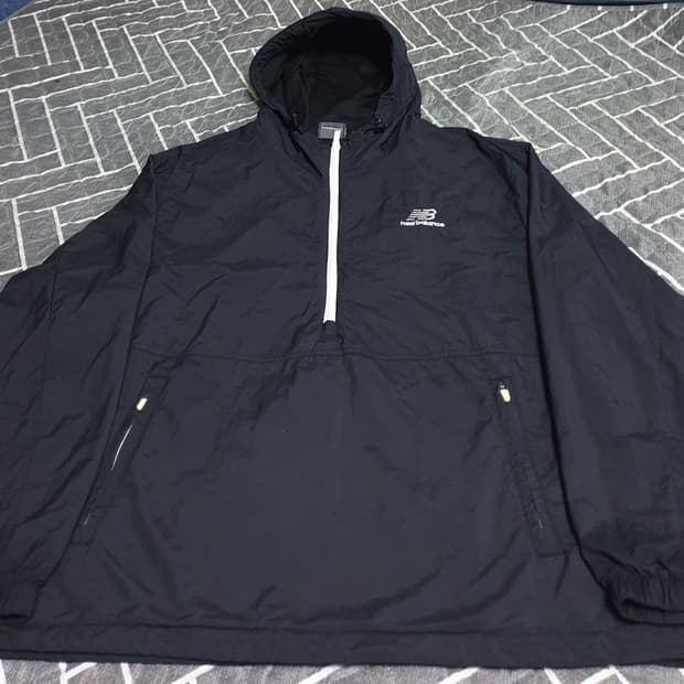 뉴발란스 에센셜 아노락 블랙 (XL)