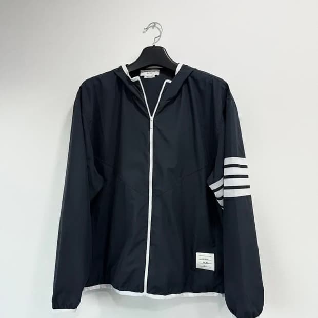 톰브라운 바람막이