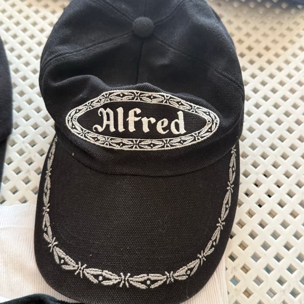 Alfred hat
