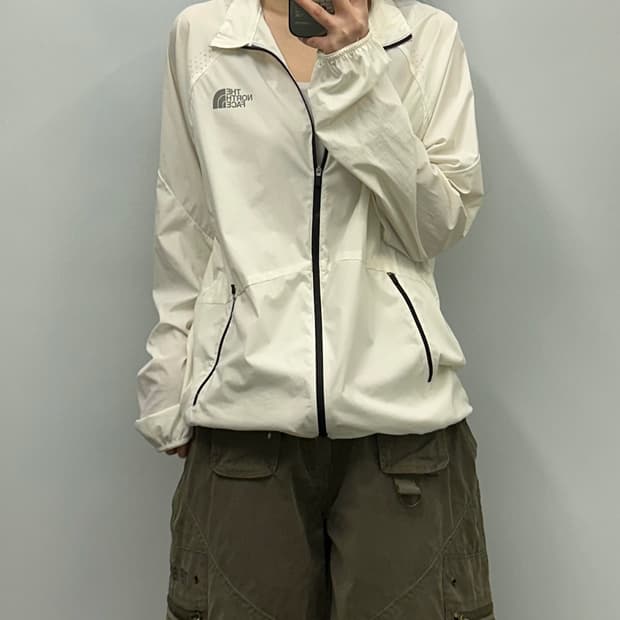 노스페이스 화이트 윈드 경량 바람막이