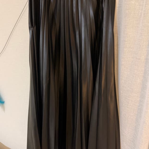 COS 레더 플리츠 스커트