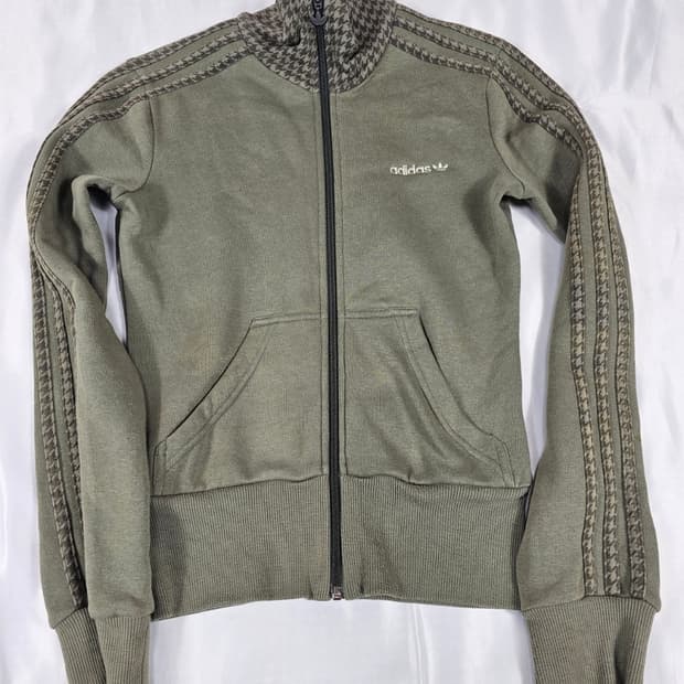 아디다스카키져지