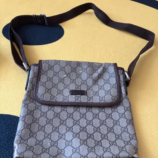 구찌 GG 수프림 캔버스 메신저 크로스백