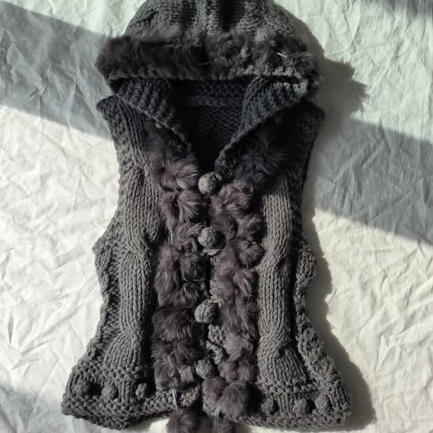 폼폼 퍼 후드 니트 빈티지 베스트