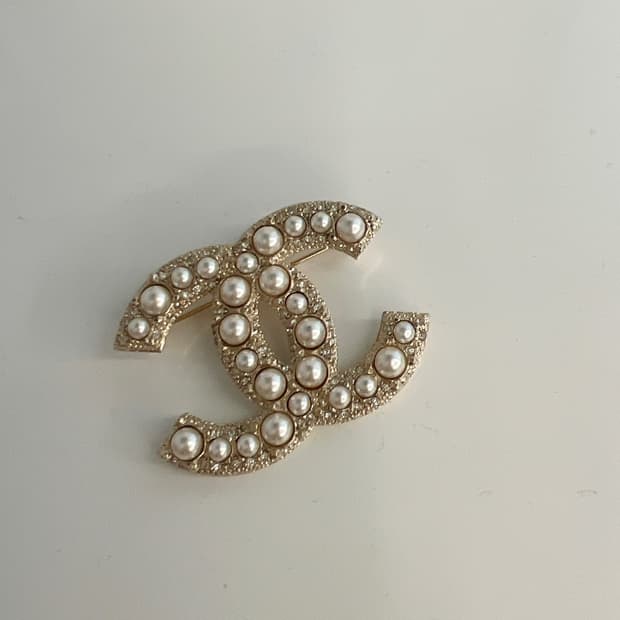샤넬 진주 브로치