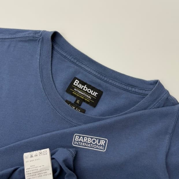 Barbour 바버 인터네셔널 로고 반팔티