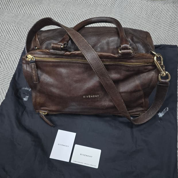 Givenchy 지방시 링클 미디엄 판도라 숄더백