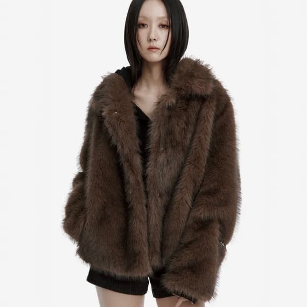 러프넥 모카 페이크 퍼 자켓 구해요