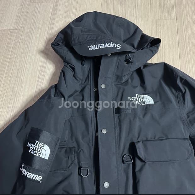 슈프림 노스페이스 카고자켓 블랙 M 팝니다