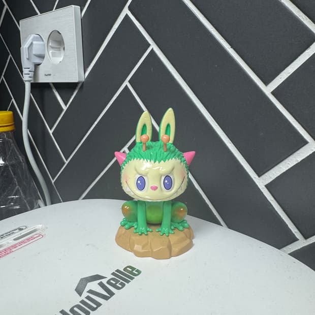 팝마트 정품 라부부 개구리 피규어