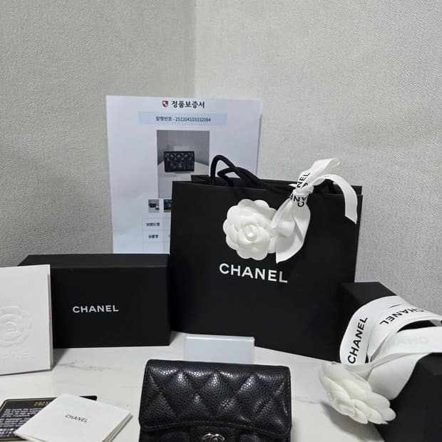 [새상품급] 샤넬 클래식 캐비어 똑딱이 은장 플랩 지갑