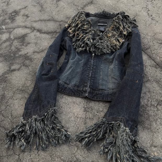 bebe Grunge Detail Crop Denim