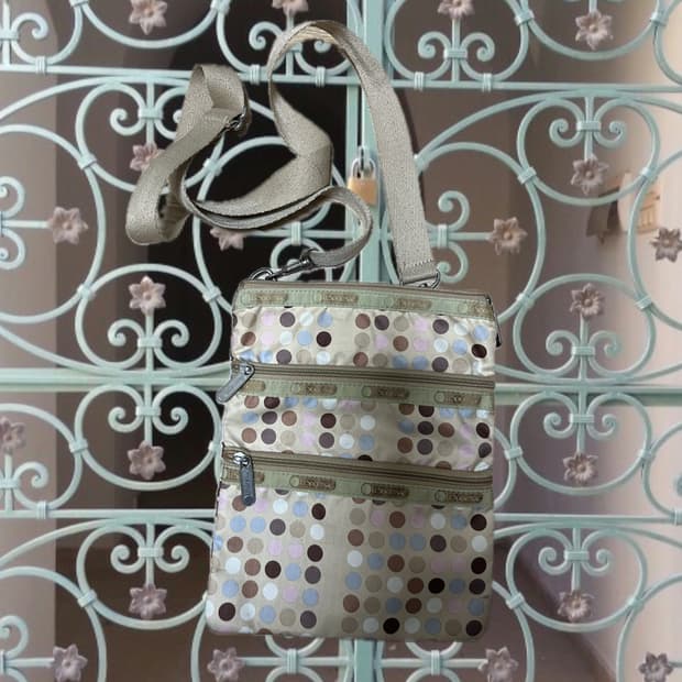 레스포색 크로스 가방