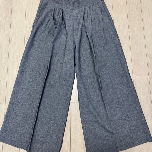 핀턱 와이드 슬랙스 팬츠