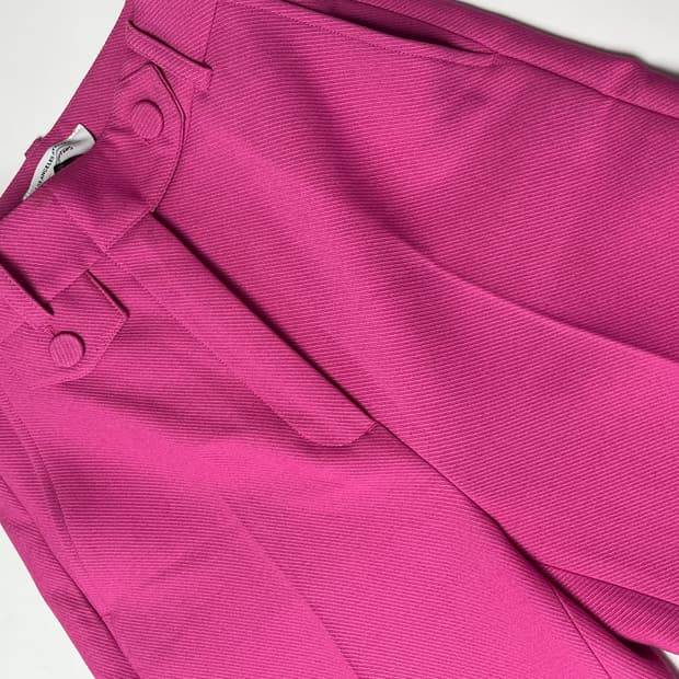 앤아더스토리즈 핑크 턱 슬랙스