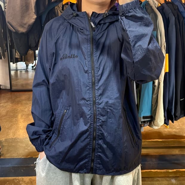 엘레쎄 네이비 바람막이