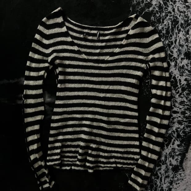 단가라 브이넥니트