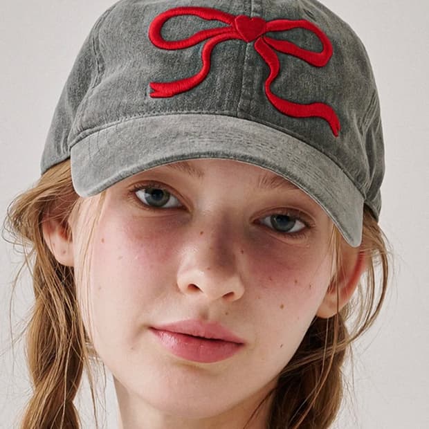 론론 HEART RIBBON BALL CAP CHARCOAL