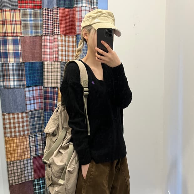 폴로 블랙 v넥 니트