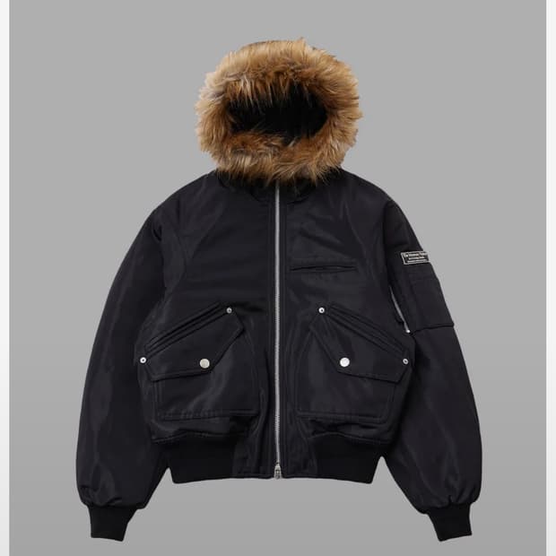 더뮤지엄비지터 퍼 후드 MA-1 점퍼