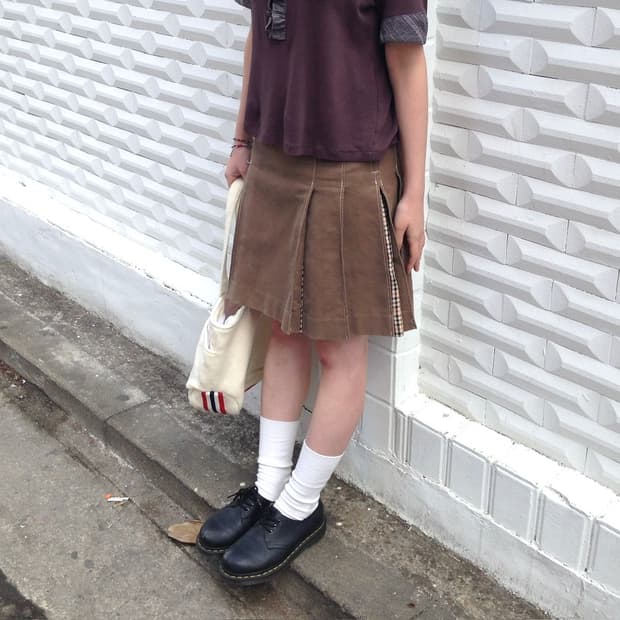 닥스 미디 스커트 사이드 플리츠 체크 배색 디테일 A라인 브라운