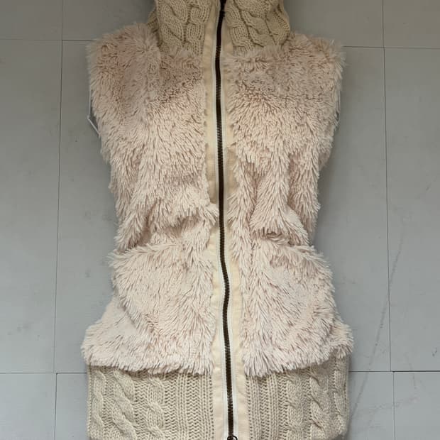 • Ivory Two-Way Fur Vest 