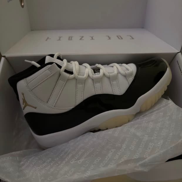 조던 11 레트로 그래티튜드