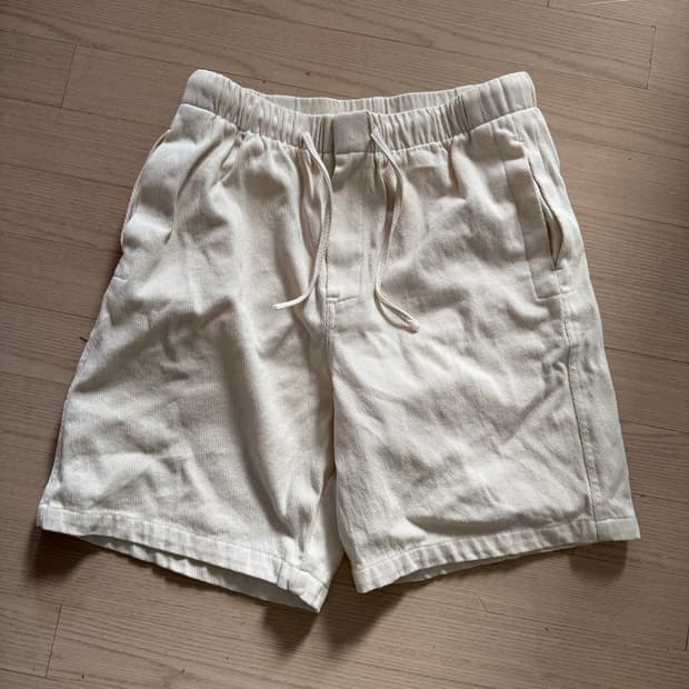 크림색 반바지 L