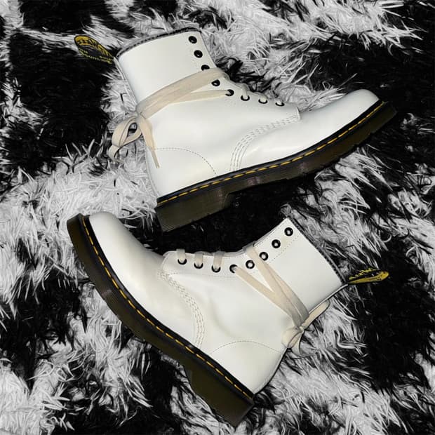Dr. Martens Jadon white boots 41