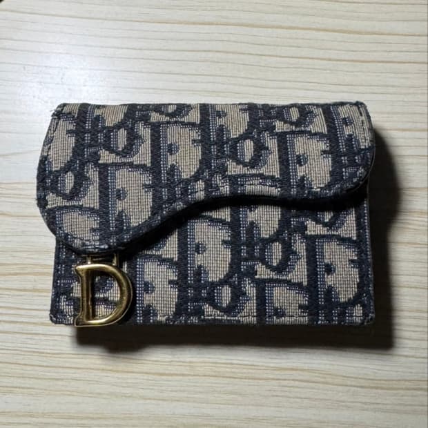 디올 새들 플랩 카드지갑