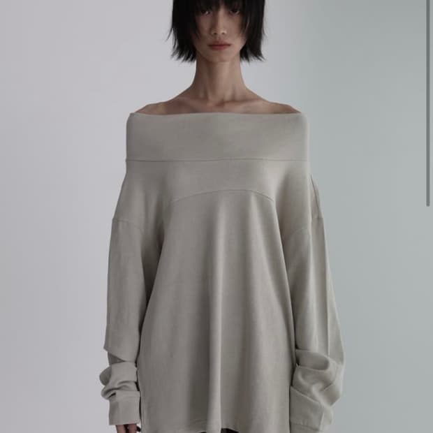 아모르샤이) Line Sweatshirt GR F